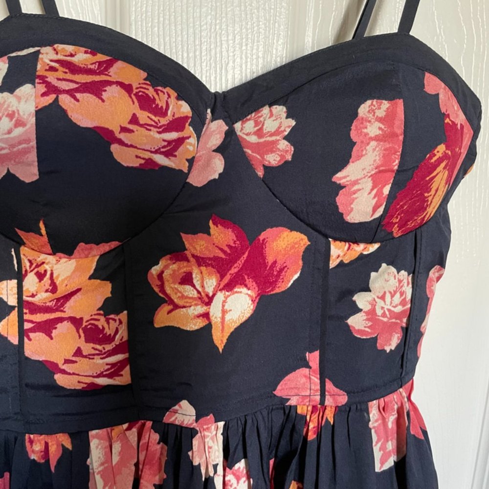 Floral summer bustier dress with pockets!